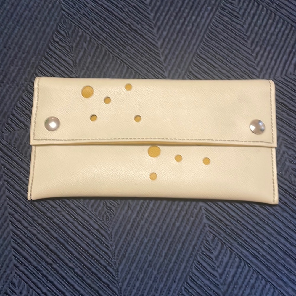 Cream and mustard yellow cluch